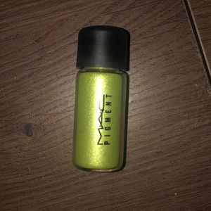 Mac loose pigment green shimmer eyeshadow
